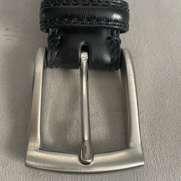 Dockers black genuine leather belt size 40 with light brushed silver-finish - Picture 3 of 5